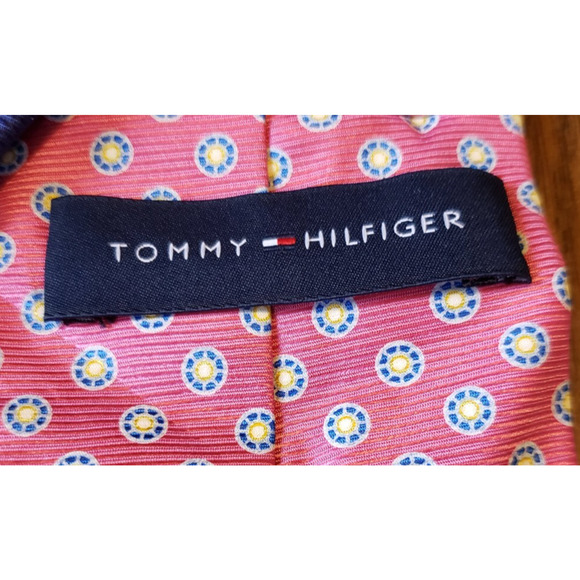 Tommy Hilfiger Men's Silk Blend Tie Pink Geometric Circle Pattern Necktie Tie - Picture 3 of 9